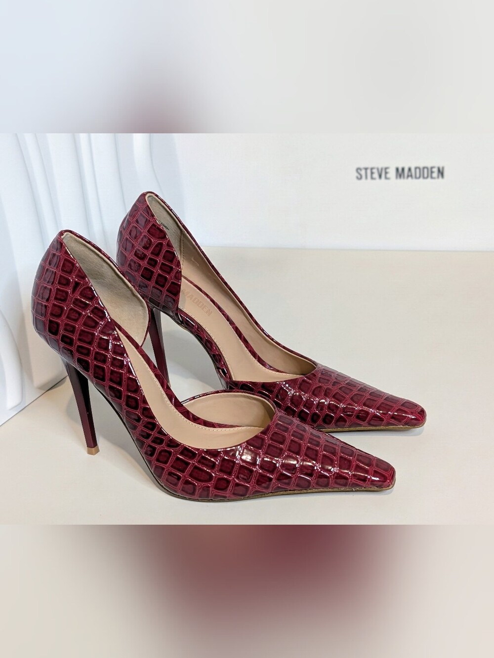NIB Steve Madden Elegant Red Croco d'Orsay Stiletto Pumps Size 8